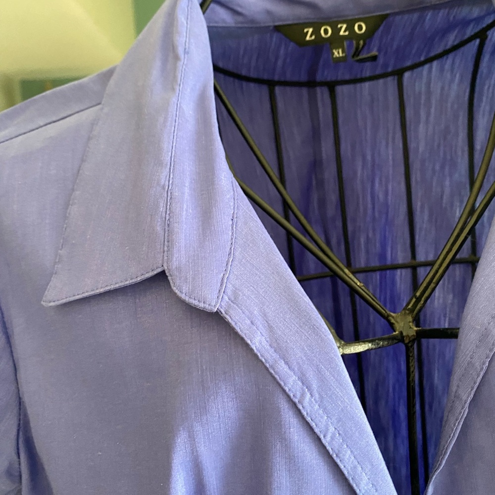 Gorgeous periwinkle blouse - Picture 6 of 8
